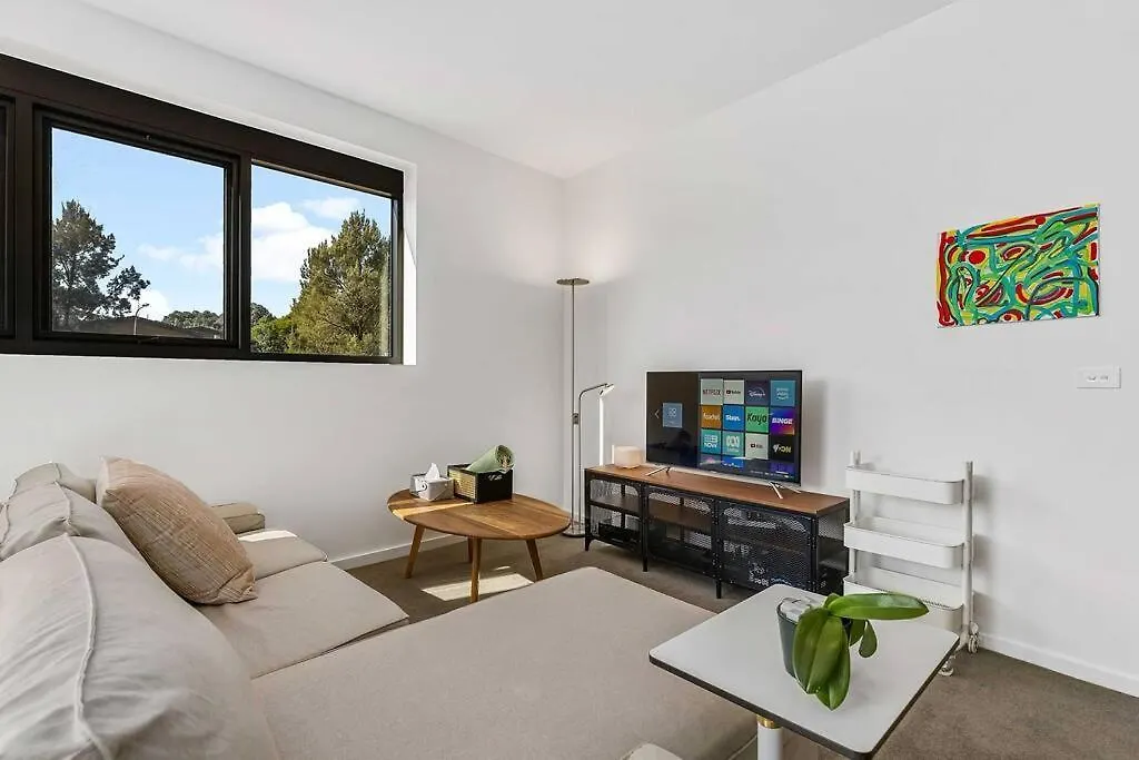 Modern Art And Private Entrance & Plenty Free Parking Villa Canberra Australia