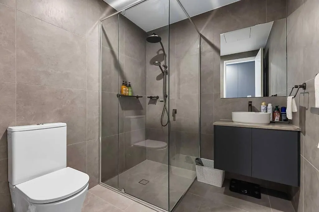 Modern Art And Private Entrance & Plenty Free Parking Villa Canberra