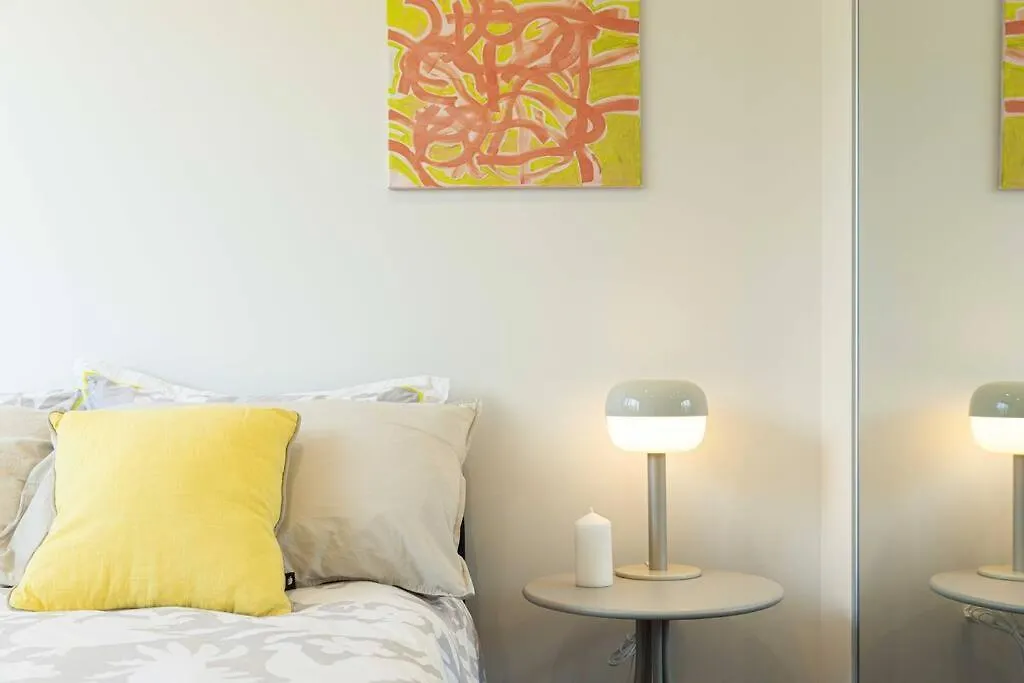 Modern Art And Private Entrance & Plenty Free Parking Villa Canberra Australia