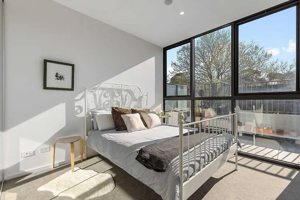Holiday home Modern Art And Private Entrance & Plenty Free Parking Villa Canberra Australia